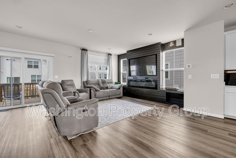 4013 Singerville Ct - Thumbnail 16